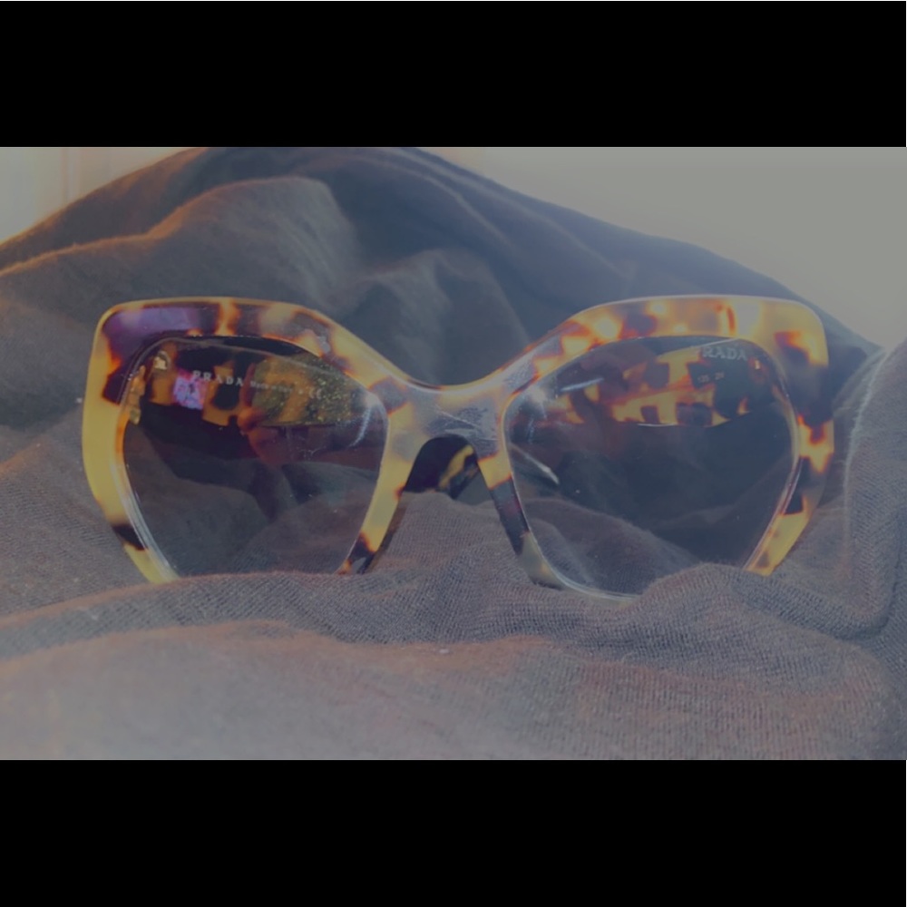 PRADA AUTHENTIC WOMENS SUNGLASSES